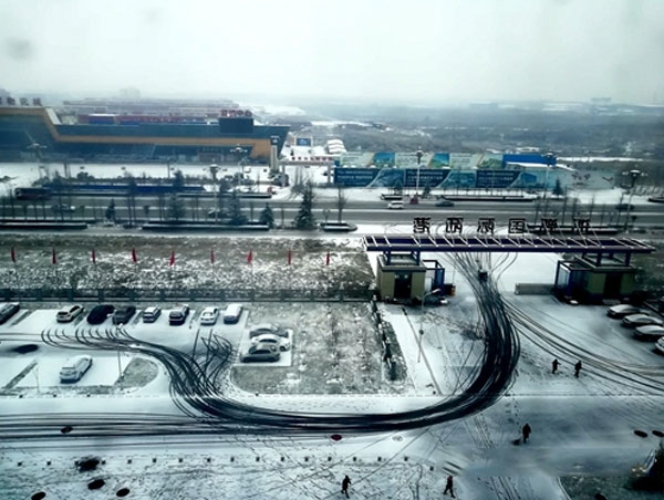 膜結構在遇見下雪時怎么辦？