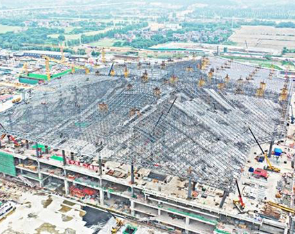 2022亞運配套工程杭州西站屋蓋鋼結(jié)構(gòu)全面封頂