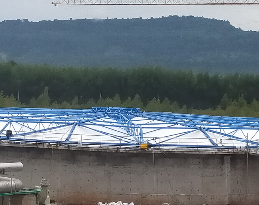 佛蘭公司在老撾沙灣隨動(dòng)式污水池反吊膜加蓋工程圓滿完工！