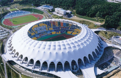 為何眾多大型體育場都青睞于用PTFE膜？   